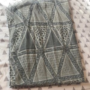 Grey triangle scarf